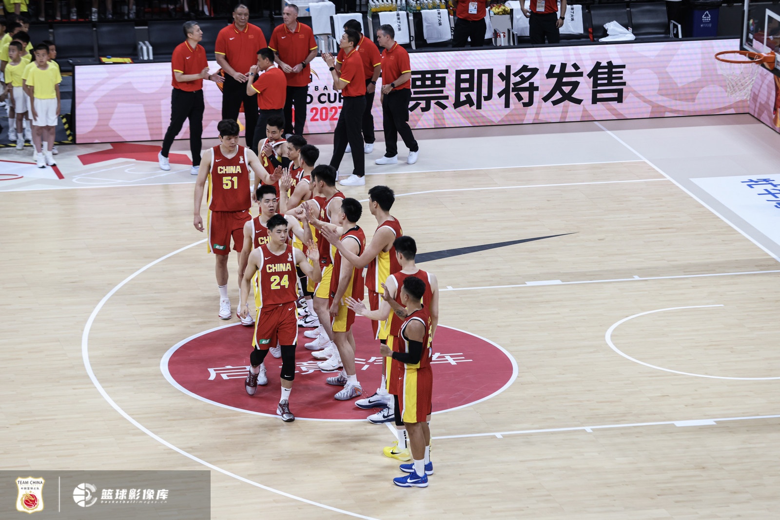 多少人在熬夜守候？“中国男篮vs卡塔尔男篮”深夜冲上热搜第二